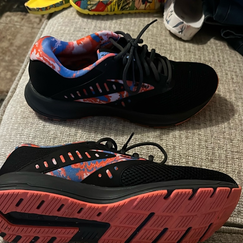 Brooks women size 9.5